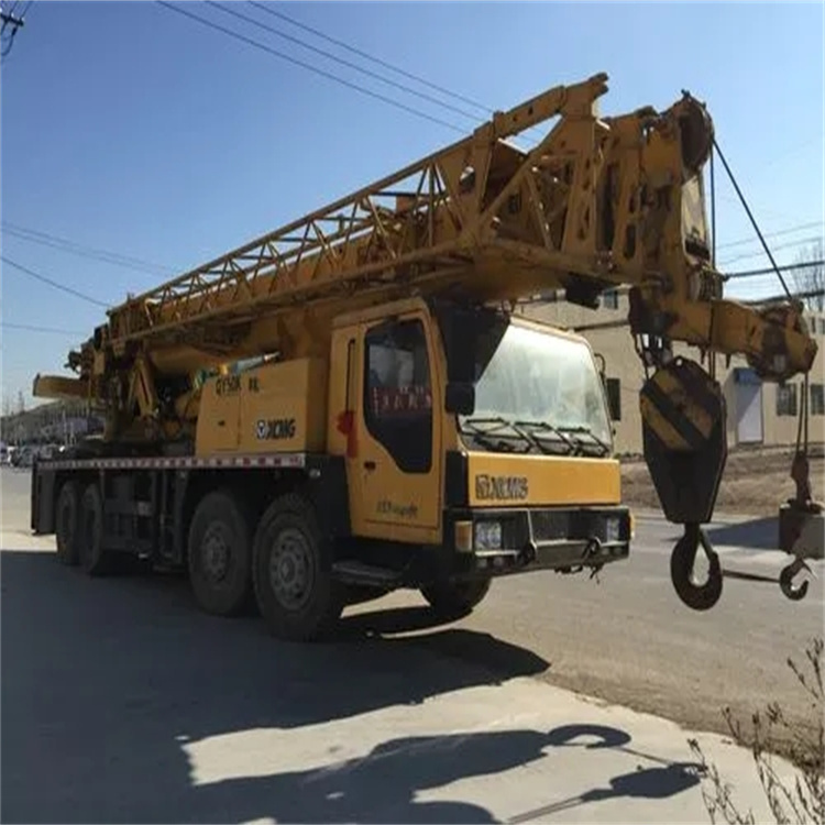 德庆吊车怎么吊装挖掘机